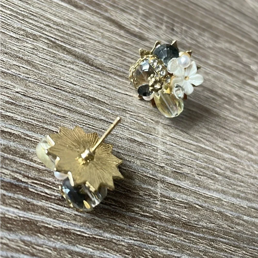 Minimalist stud earrings A108
